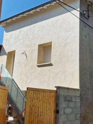 Après – Façade rénovée Façade rénovée après application de l’enduit à la chaux