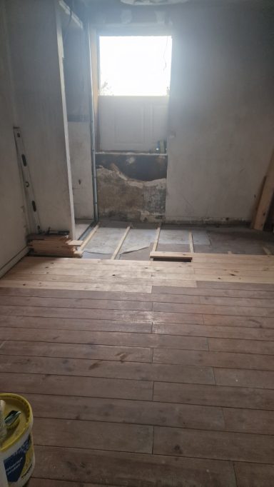 Avant – État initial après sinistre Appartement endommagé après incendie
